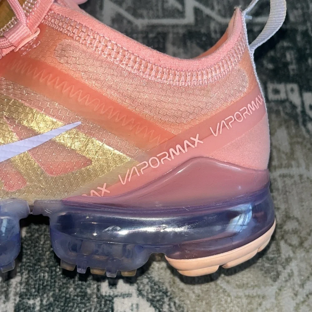 Nike Women’s Air VaporMax Bleached Coral Sneakers size 7